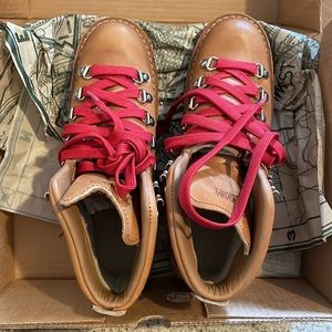 SOLD - Danner Mountain Light Cascade hiking boots NWT